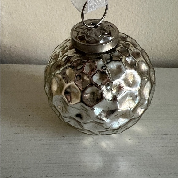 Cynthia Rowley Silver Christmas Ornaments Set - Picture 6 of 7